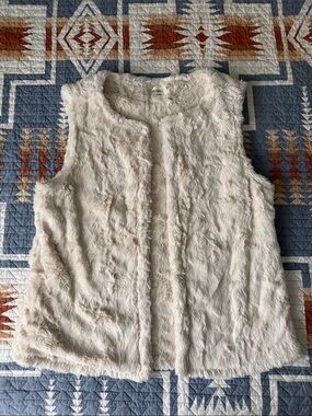 dylan Cream Faux-Fur Vest size medium